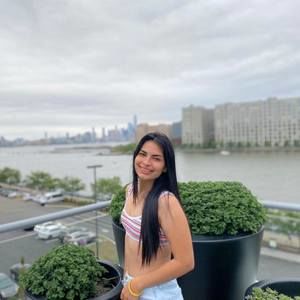 Meet your Posher, Alejandra